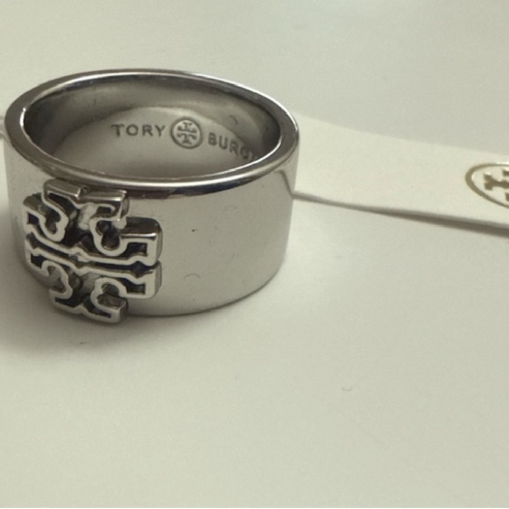 Tory Burch Silver Plated Brass Ring
Size#8